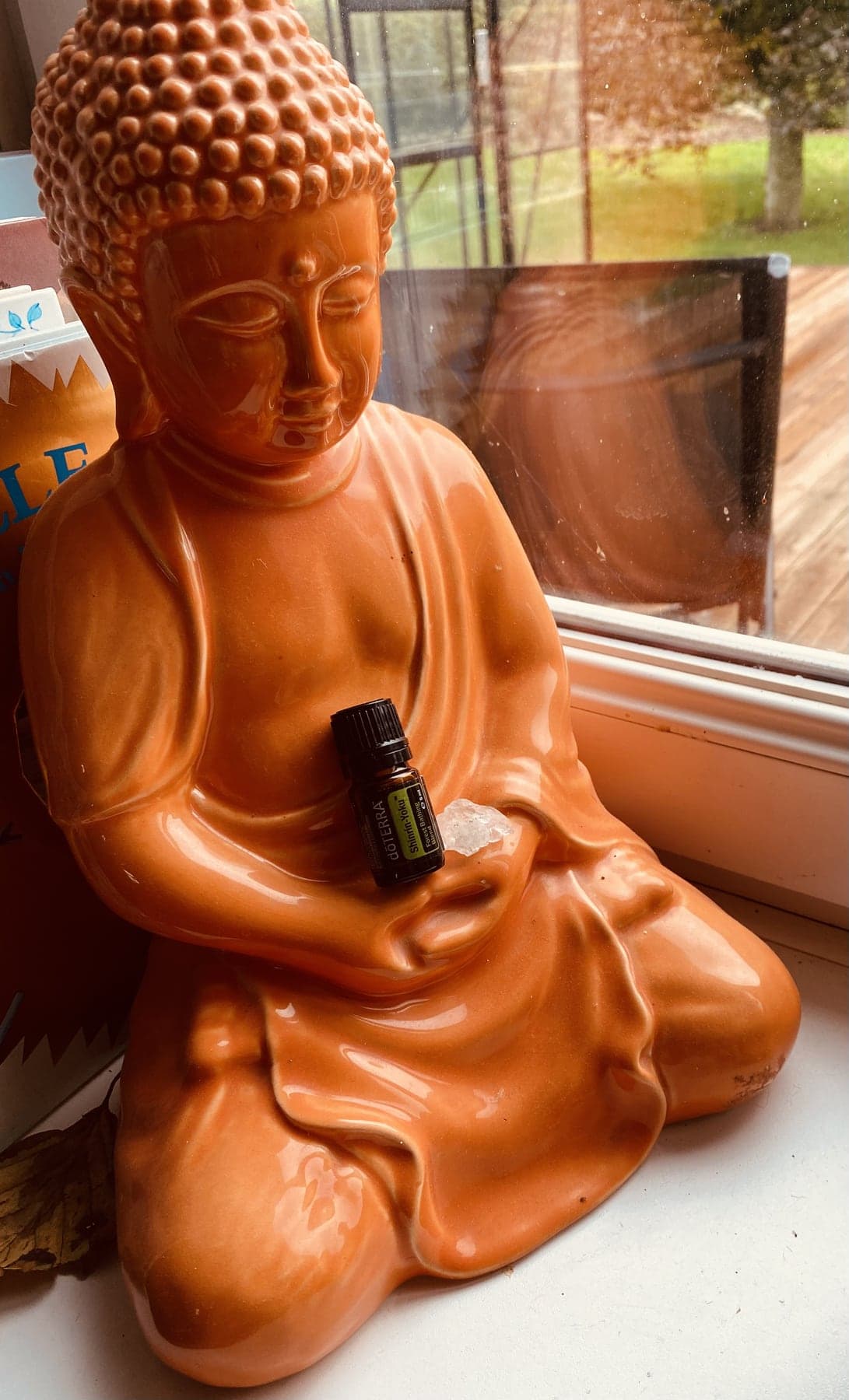 Olieprodukt ved en varm orange figur